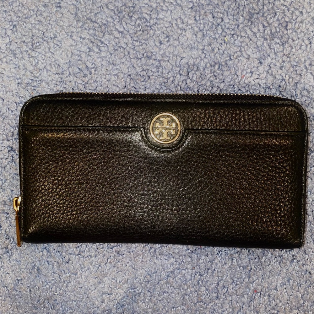 Never Used Continental Tory Burch Zipper Wallet